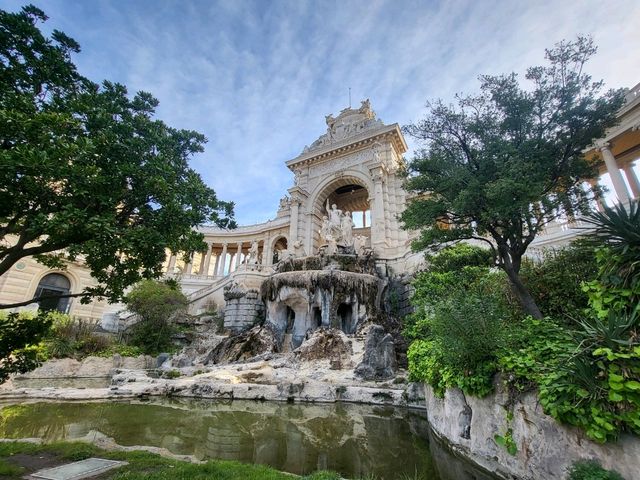馬賽隆尚宮：瀑布花園、博物館，適合6月旅遊