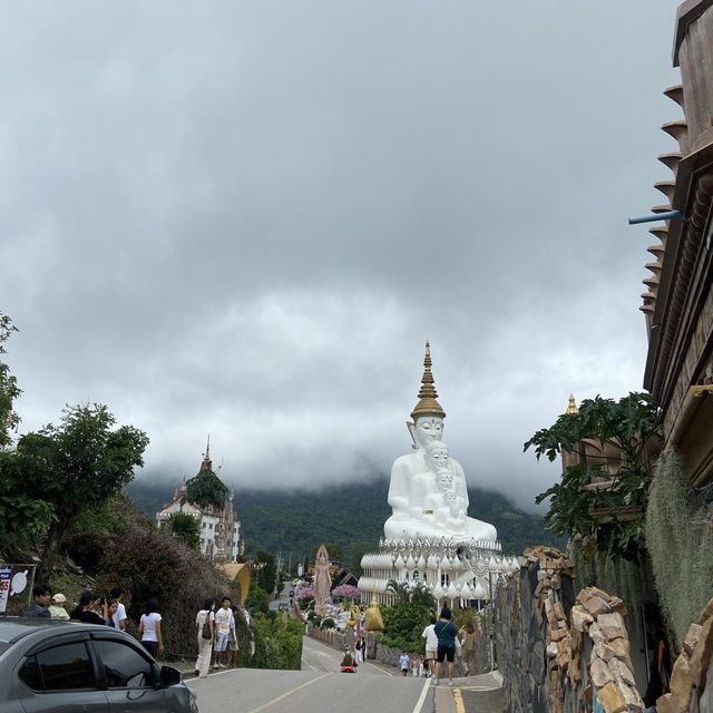 วัดผาซ่อนแก้ว วัดบนเขาสูง