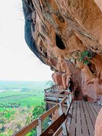 เที่ยวบึงกาฬ พิชิตยอดเขาวัดภูทอก 