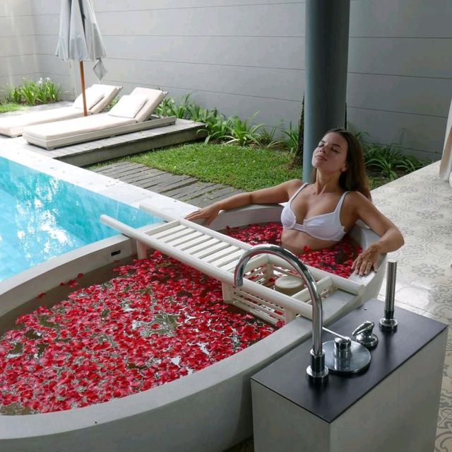 🌴 Feeling Relaxed in a Luxury Hotel in Phuket 🌴