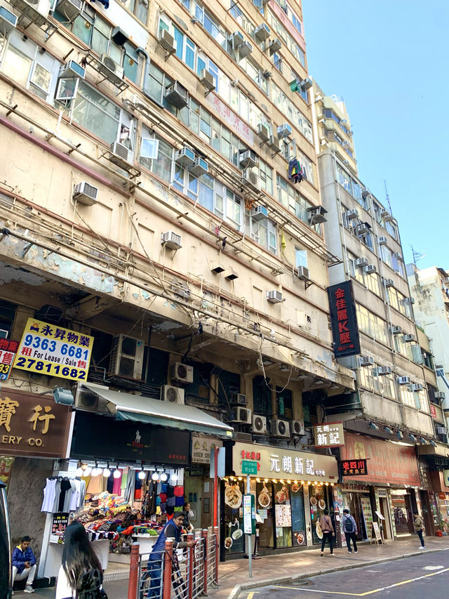香港　香港観光　絶対に外せない香港グルメ　 エビワンタン麺は最高だ！