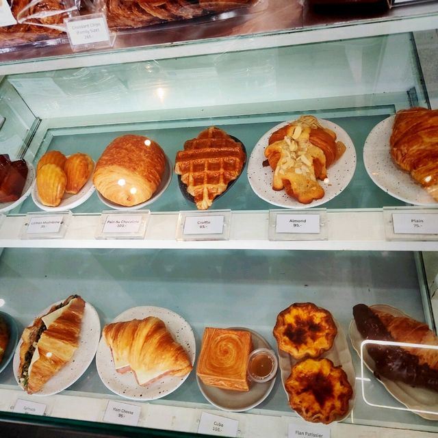 Trinity คาเฟ่ ที่มี Bakery ดีงาม