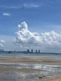 เที่ยวหาดบางเสร่ …. หาดสวยทน้ำใส วิวจึ้งมาก 