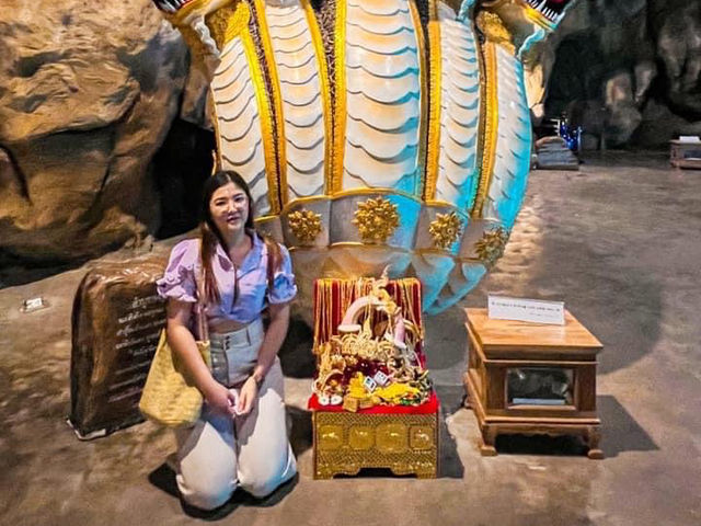 ถ้ำลอดมหาจักรพรรดิ์  "วัดหลวงพี่แซม" จังหวัดชลบุรี
