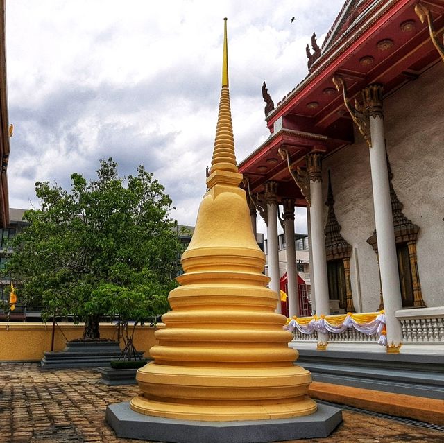 สักการะหลวงพ่อบุปผา ณ วัดบุปผารามฯ
