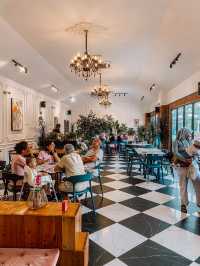 Cafe Hunting | English Cottage Style Cafe by Qidot