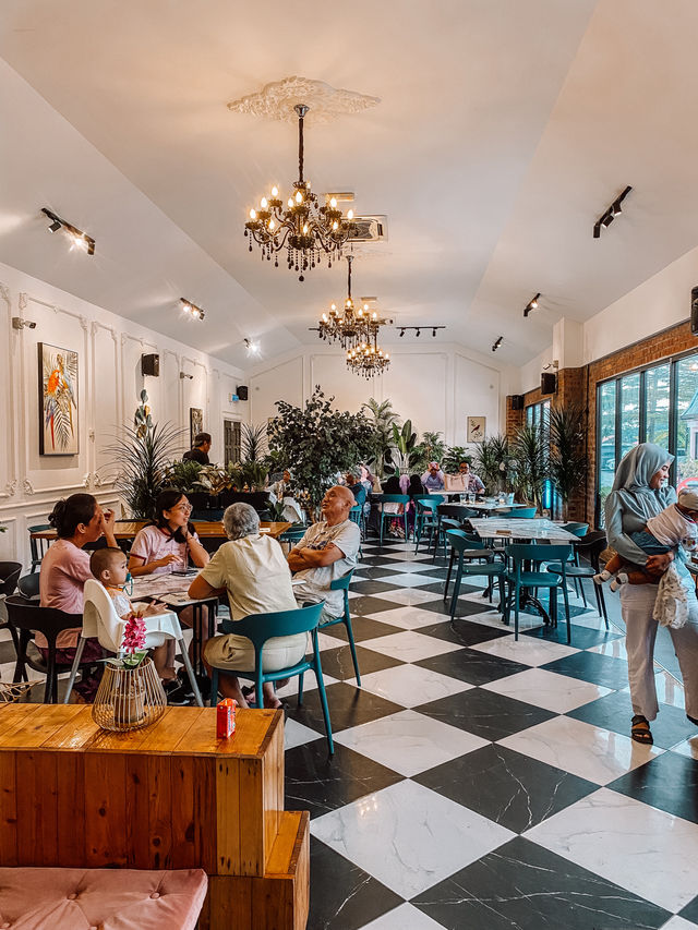 Cafe Hunting | English Cottage Style Cafe by Qidot
