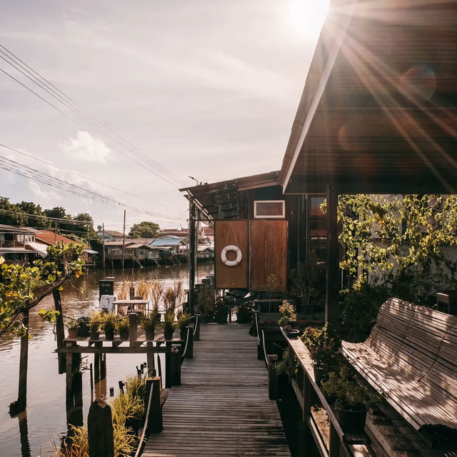 คาเฟ่ลับ ริมน้ำ นนทบุรี "Humz Canel Stay"
