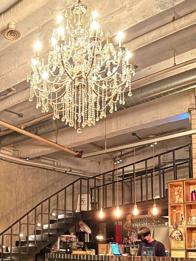 신촌 꼭 가야할 곳! : 칵테일🍸&일본라멘🍜 맛집