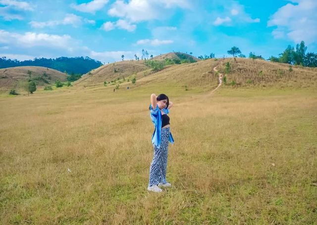 ถ่ายรูปเล่นที่ภูเขาหญ้า ระนอง