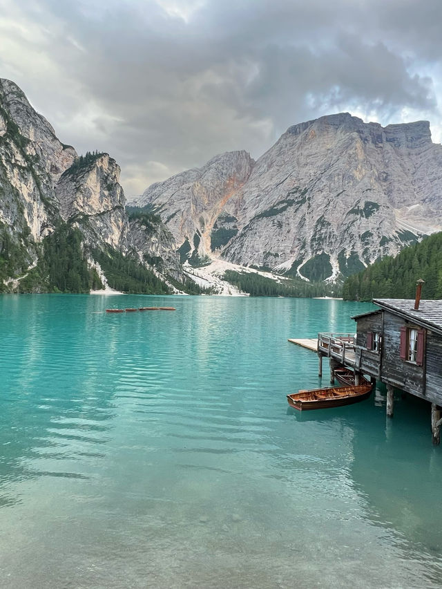 2 ทะเลสาบแห่งเทือกเขา Dolomites อิตาลี