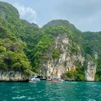 The Beauty of Phi Phi Island 🇹🇭