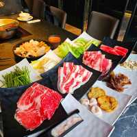 【信義】自助式豐富的食材選擇，滿足各種口味的顧客。