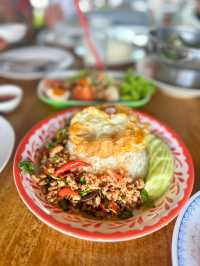 ทานอาหารชิลๆ ริมน้ำ