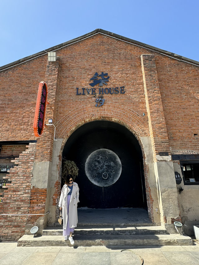 Zhengzhou's Hidden Gem: Explore the Creative Charm of Oil Factory Street