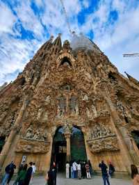 Exploring Basílica de la Sagrada Família: Gaudí’s Iconic Masterpiece