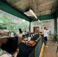 曼谷當地人推薦去的一間咖啡店☕️🌿