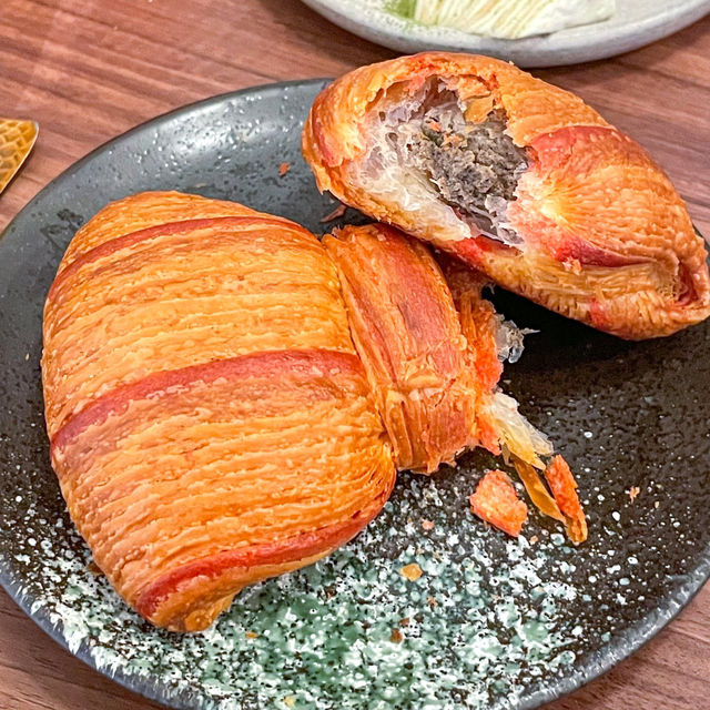 台中美食｜韓系蝴蝶結可頌，專業茶坊！