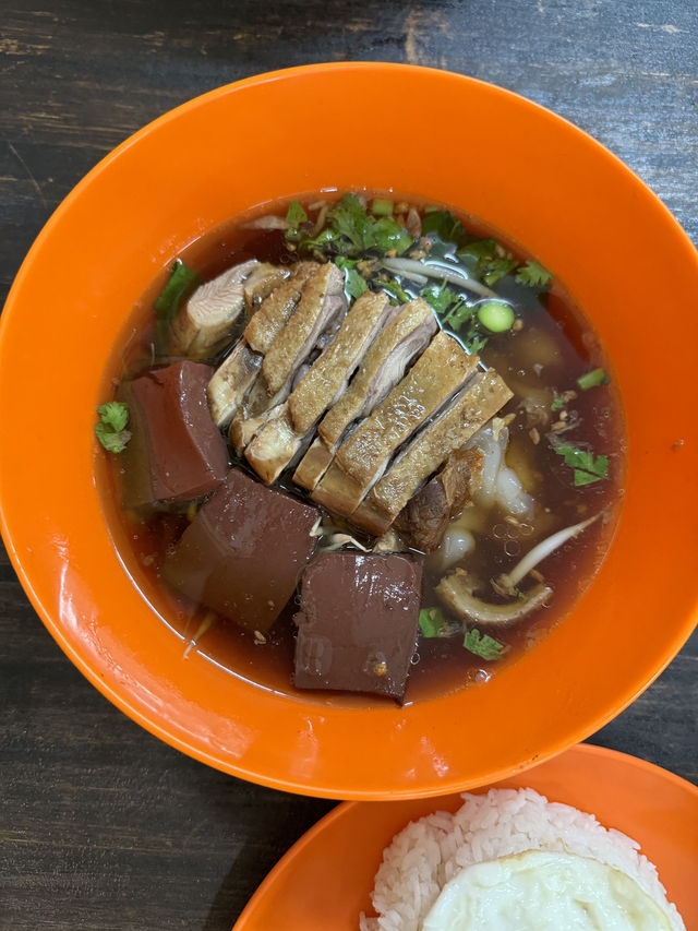 มีเป็ด 🍜 ก๋วยเตี๋ยวเป็ดรสเด็ด ลำพูน