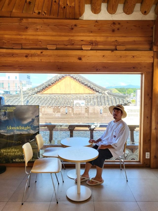 창밖 능뷰가 힐링인 경주 대형카페