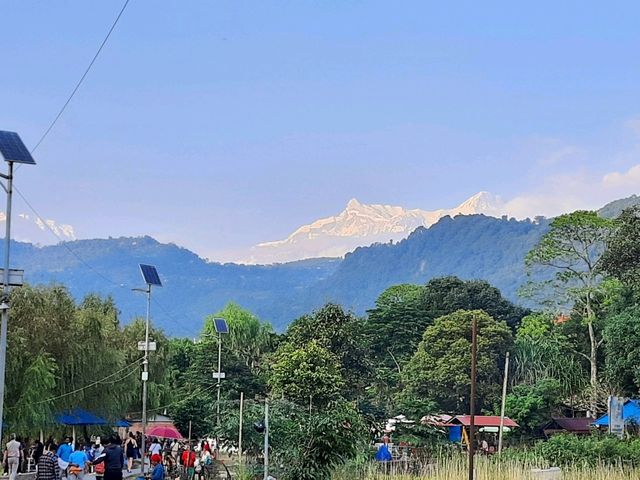 「博卡拉費瓦湖畔街道雪山🏔️魚尾峰美景，見到就會好運降臨」