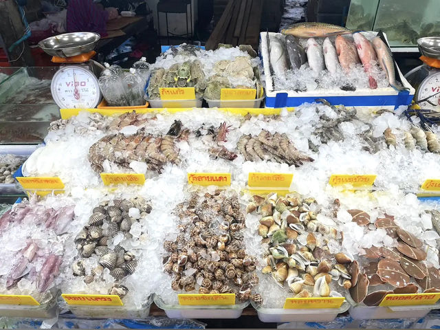 ตลาดทะเลสดหาดราไวย์ จ.ภูเก็ต