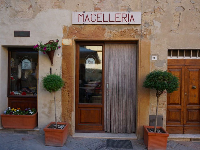 【イタリア・ピエンツァ】旧市街にある肉屋でキアナ牛を買う