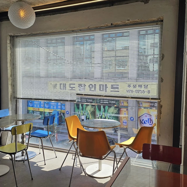 【韓国】絵画が飾ってあって美術館のようなカフェ🖼️