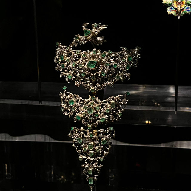 Explore A MUST VISIT Attraction- National Palace Museum in Taipei 