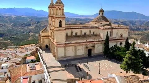 The most characteristic town in the mountainous region of Cádiz — traveler post in Olvera