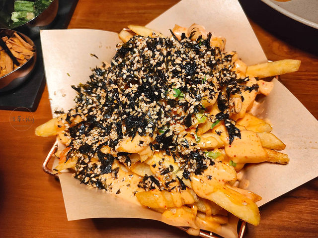 看東方明珠塔的最佳位置~~“Flair Rooftop Bar”在58樓近距離看東方明珠