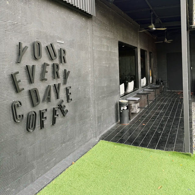 Mitte Coffee Roastery Soi Chaeng Watthana