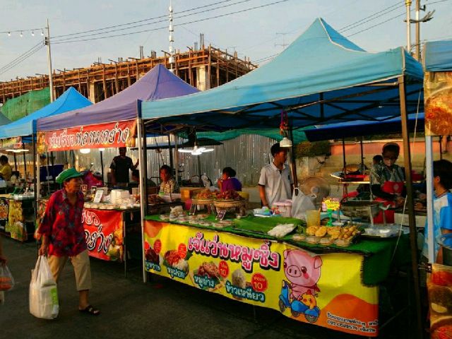 ตลาดสราญยามเย็น..บ้านโป่ง ราชบุรี