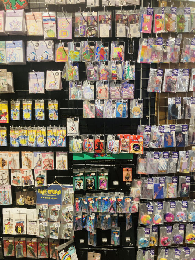 【渋谷】VILLAGE VANGUARD - あらゆるキャラクターが揃う！あれもこれも欲しくなっちゃいます！！-