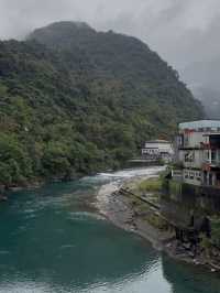 Retro Meal by the River in Wulai Old Street