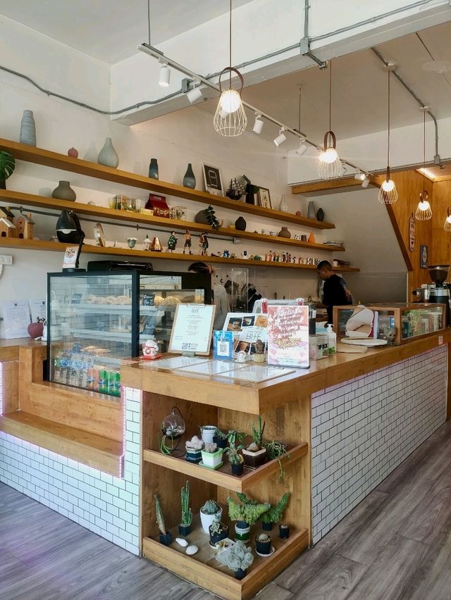ไปคาเฟ่ One More Bite Bakery & Cafe กัน