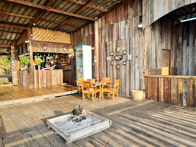 ก๋วยเตี๋ยวห้อยขา บ้านจ่าโบ่