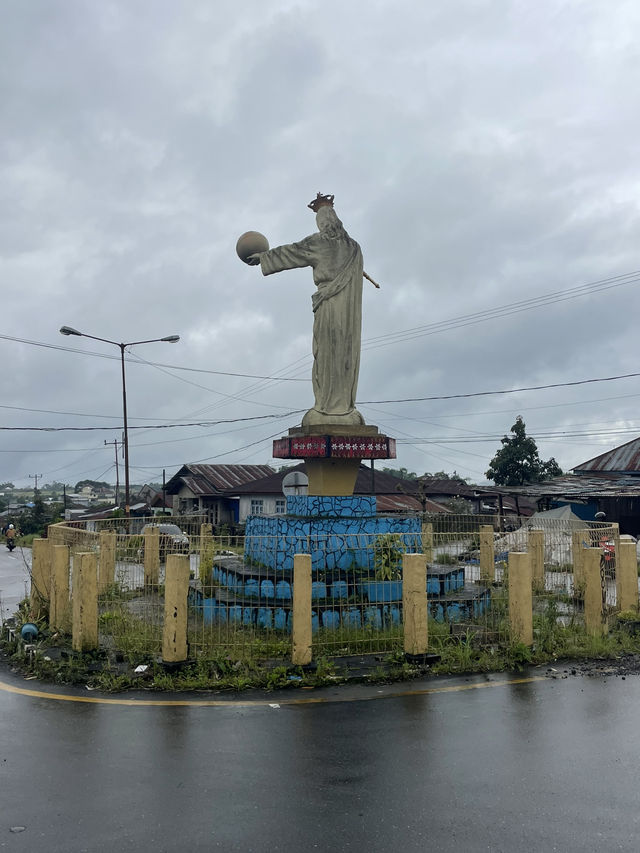 The Jesus Roundabout in Ruteng: So Nice, I Drove It Twice ⛪🚗