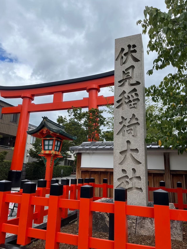 伏見稻荷大社：萬千鳥居下的壯麗祈願之旅