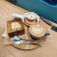 10 DIXANS NINGYOCHO: A Cozy Café in the Heart of Ningyocho