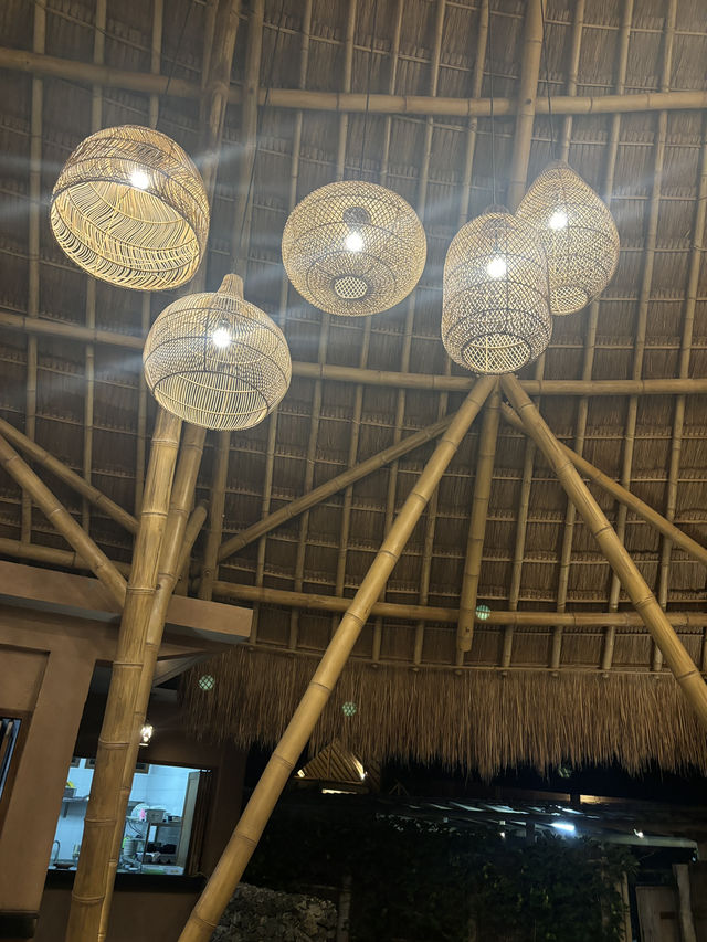  MAKAN DULU: A Tasty Stop in Tambolaka 🍽️🌞