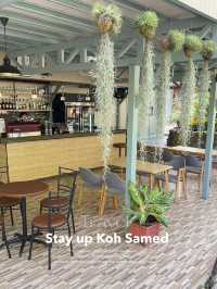 Stay Up Koh Samed – ร้านคาเฟ่บาร์สุดชิลง