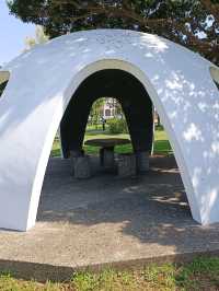 台中沙鹿鎮立公園公園旁的大型籃球場成為年輕人聚集的熱點