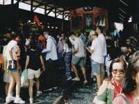 ตลาดร่มหุบแม่กลอง ไหว้พระวัดเก่าแก่ 1 วัน