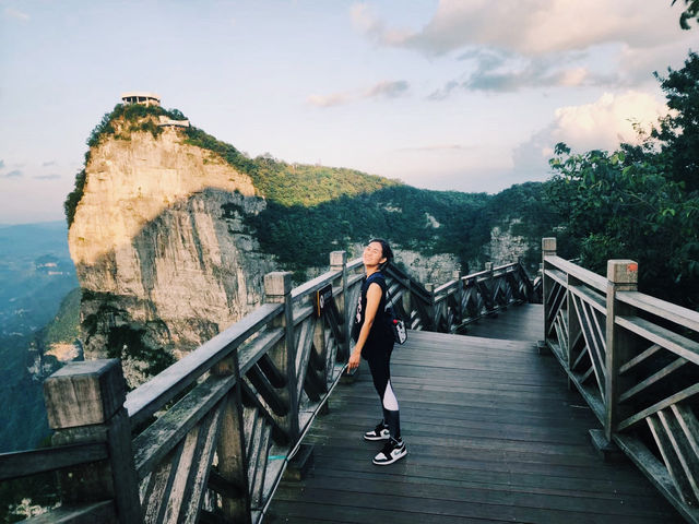 “ประตูสวรรค์” เขาเทียนเหมิน (Tianmen Mountain)