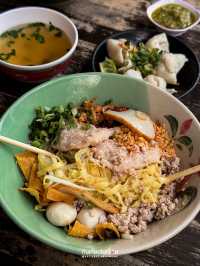 ก๋วยเตี๋ยวหมูต้มยำ ลาดพร้าว 71 หมูสับแน่น 