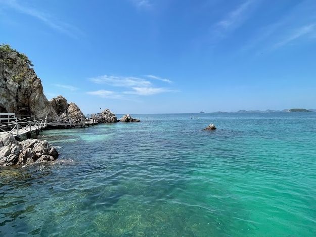  อุทยานใต้ทะเลเกาะขาม จังหวัดชลบุรี 