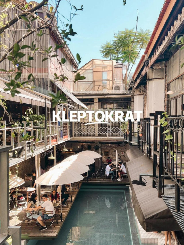 Dreamy Vacation Vibes at This Hidden Poolside Cafe! ⛱️🏝️
