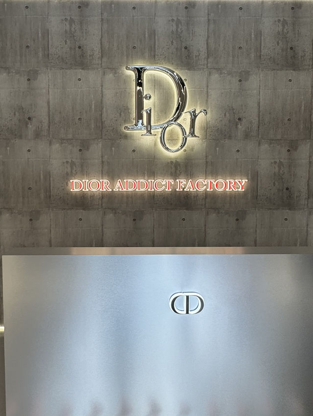 来場者限定のDIORカフェが可愛すぎる！