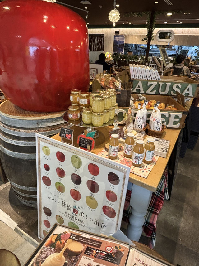 【大阪・梅田】山小屋風リゾート気分と信州食材を楽しめる「上高地 あずさ珈琲 阪急三番街店」